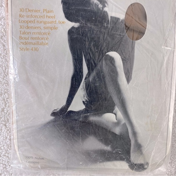 Vintage Vanity Fair Tender Beige Walking Sheer Pantyhose NWT - Picture 4 of 5